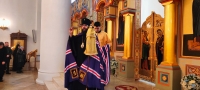 Архиепископ Егорьевский Матфей совершил Божественную литургию в храме преподобного Серафима Саровского в Раеве